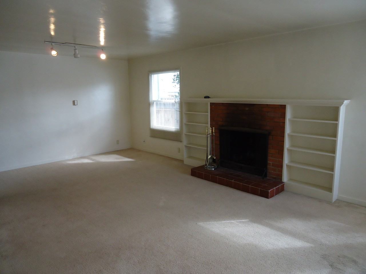 1251 8th St - Photo 4 of 7