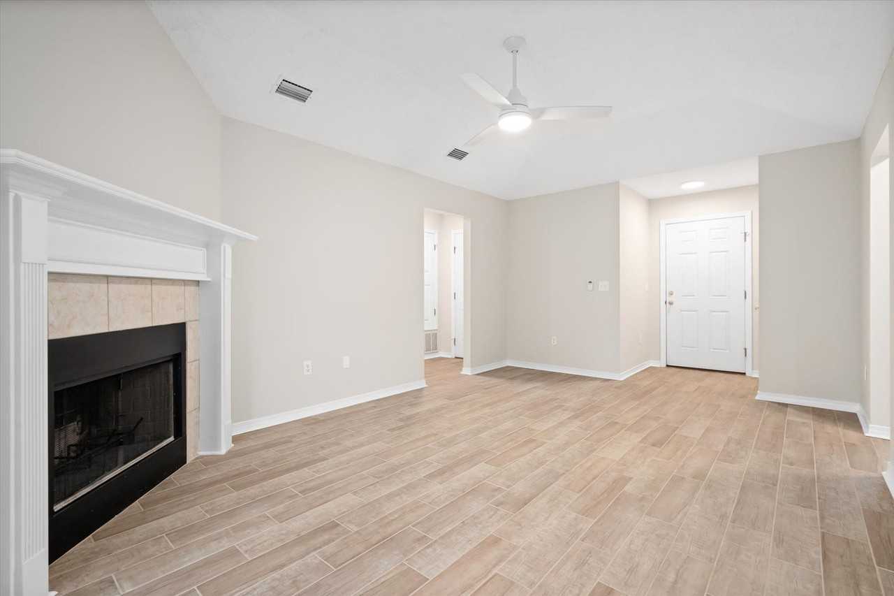 8218 Edgewood Dr - Photo 3 of 21