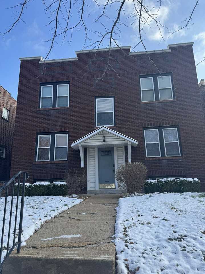 1408 Woodland Drive, Unit 1S - Photo 4 of 12