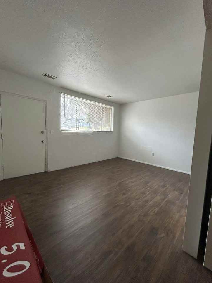 730 West 25th Street, Unit C - Photo 4 of 7