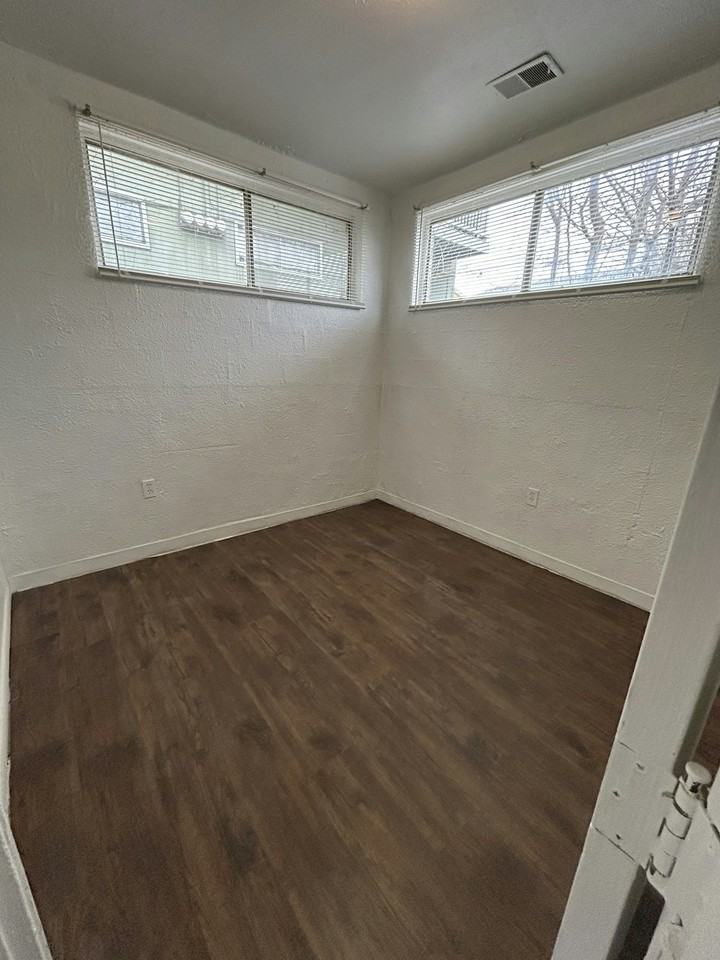 730 West 25th Street, Unit C - Photo 5 of 7