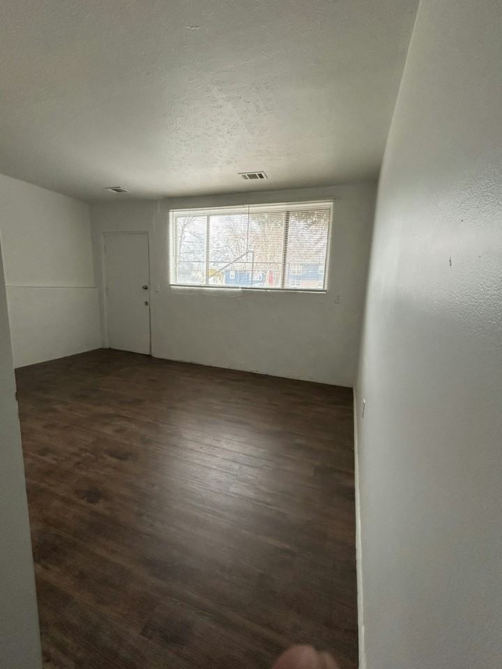 730 West 25th Street, Unit C - Photo 6 of 7