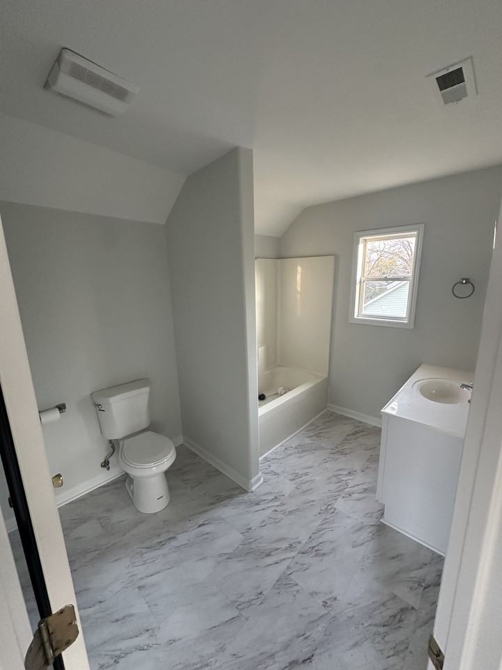 1112 Browns Aly #NA - Photo 5 of 13