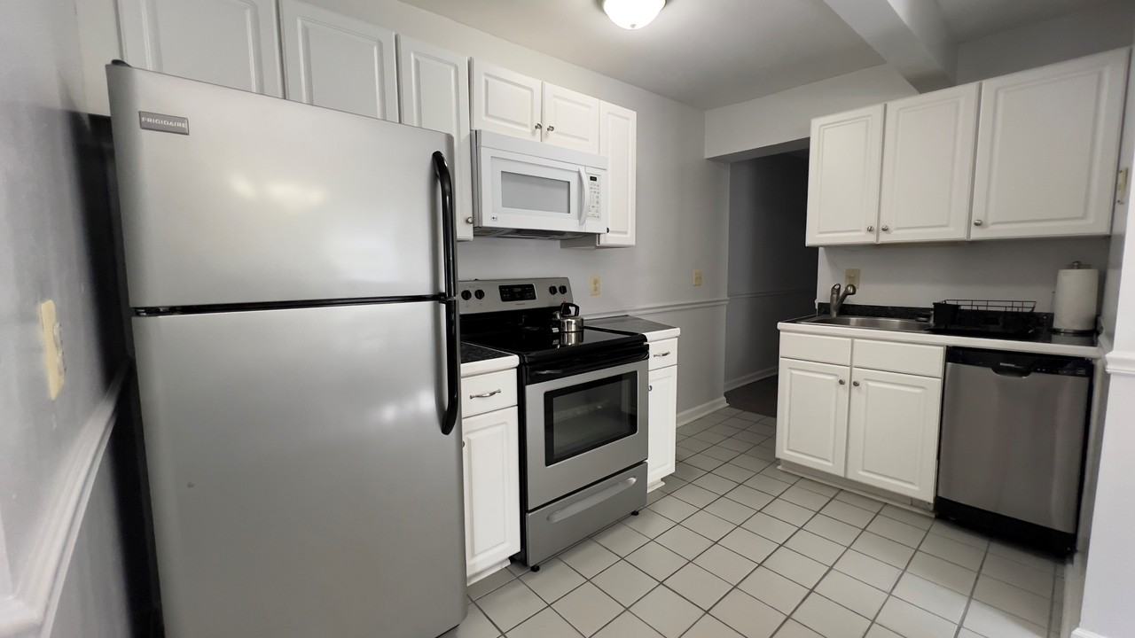 1027 Simpson Ave #1027A - Photo 2 of 19