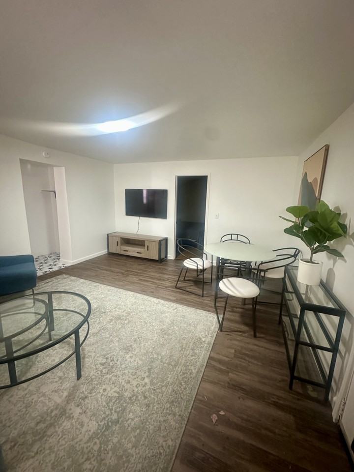 1922 West Washington Street - Photo 2 of 14