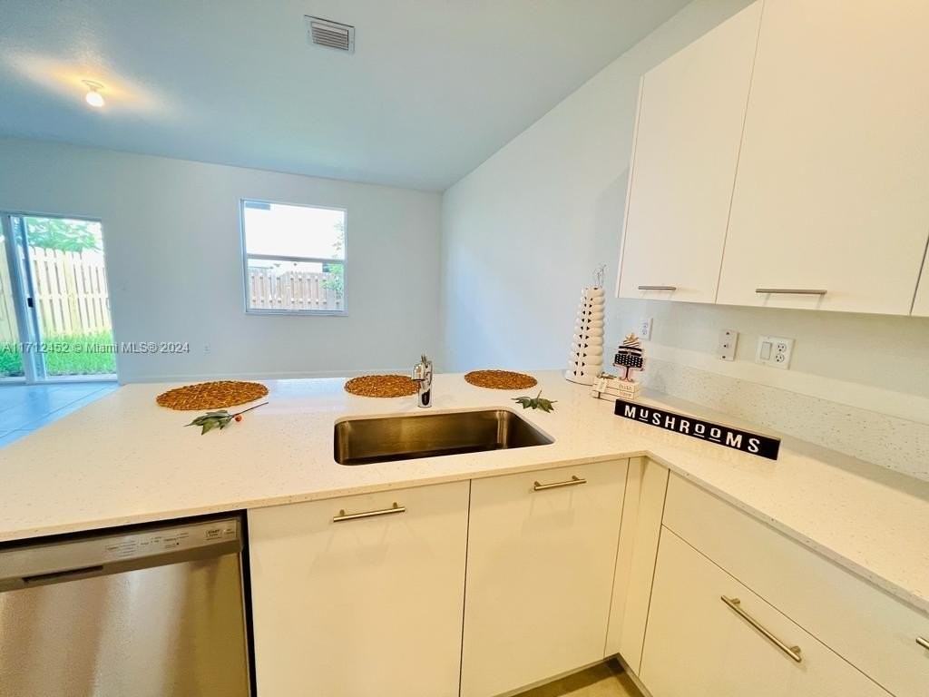 12628 Nw 23rd Pl #12628 - Photo 6 of 31