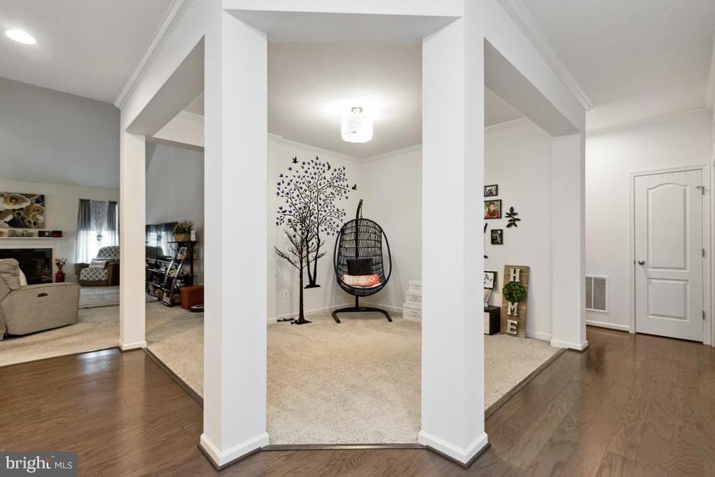 32 Chalice Flower Ct - Photo 2 of 23