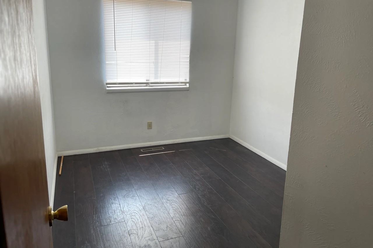 606 Pershing Ave - Photo 3 of 9