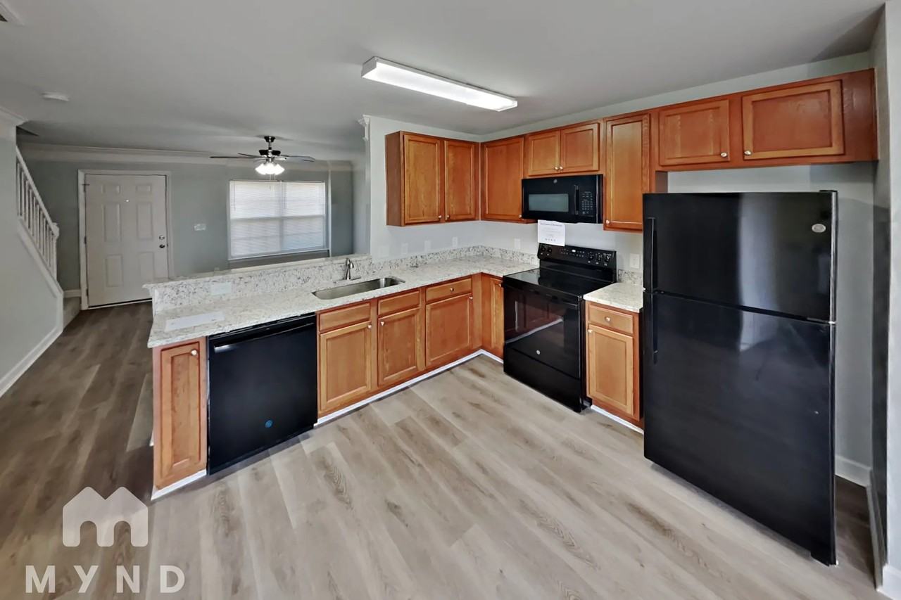 961 Sundance Dr - Photo 3 of 22