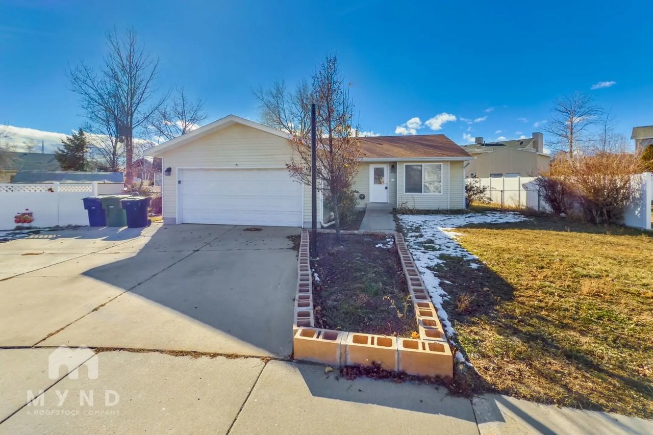 5943 W Cargo Cir - Photo 3 of 24