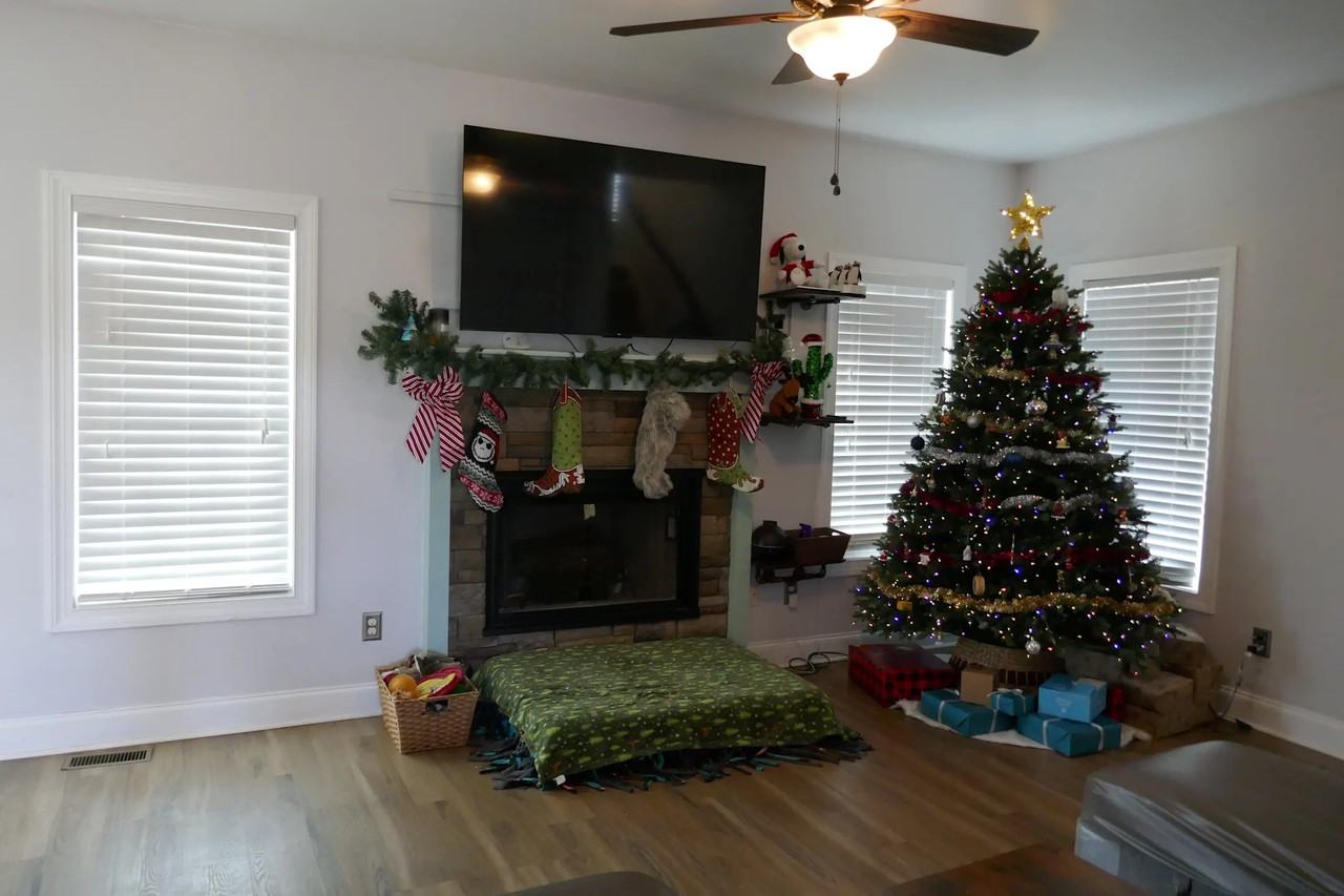 612 N Trotman Rd - Photo 3 of 13