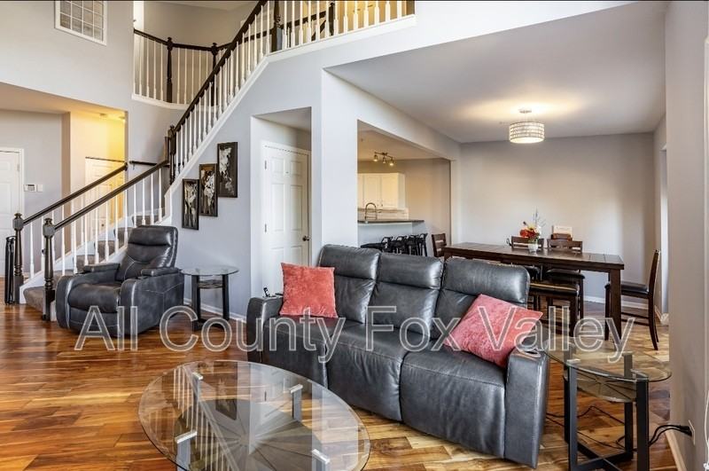 2176 Yale Cir - Photo 4 of 35