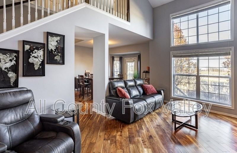 2176 Yale Cir - Photo 5 of 35