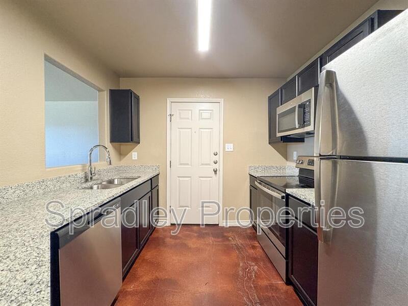 1654 Sabine Rd - Photo 4 of 13