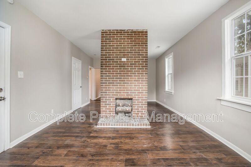 318 Oregon St - Photo 3 of 20