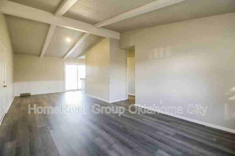 2605 Sw 68th St - Photo 3 of 23