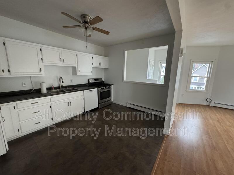 202 Wilson St - Photo 3 of 9