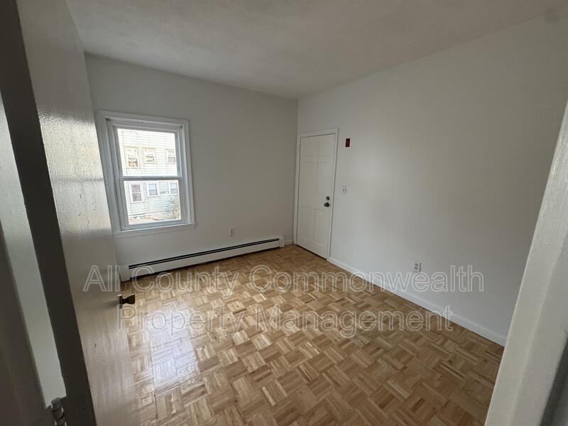 202 Wilson St - Photo 7 of 9