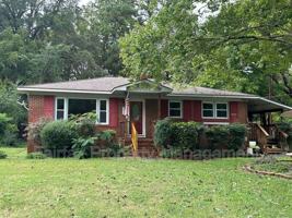 featured image of 118 N Oak St