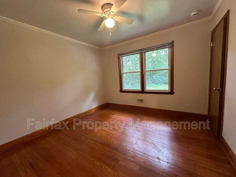 118 N Oak St - Photo 6 of 10