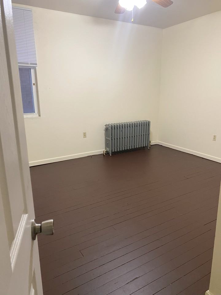 832 Broadway Ave - Photo 3 of 12