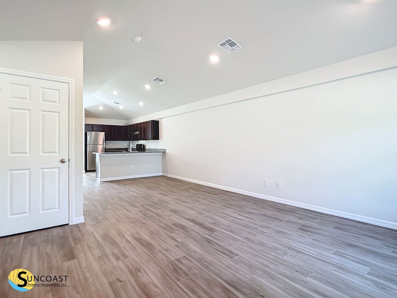 290 Longley Dr - Photo 3 of 18