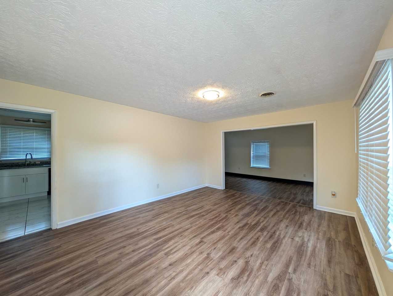 525 Cedar Wood Ct - Photo 4 of 14