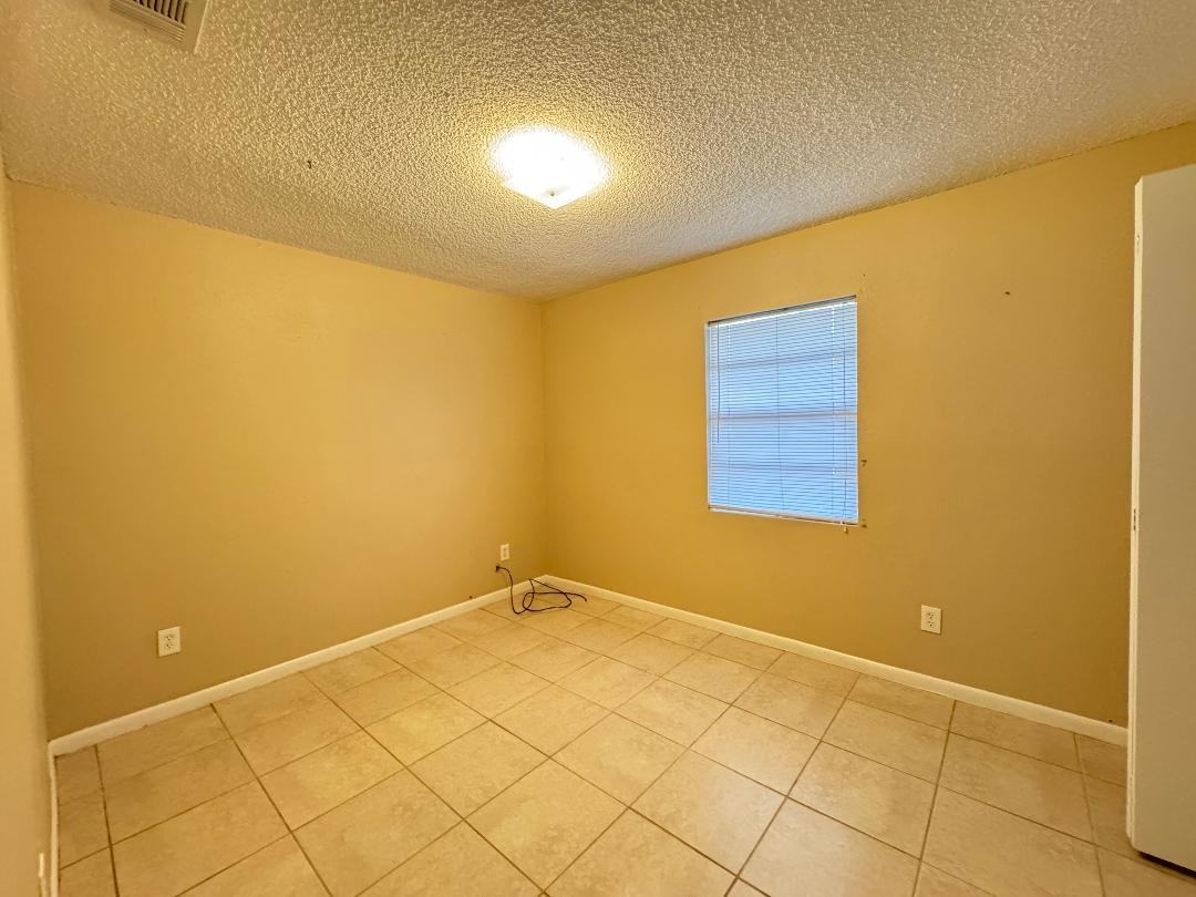 1211 Foxwood Dr - Photo 7 of 20