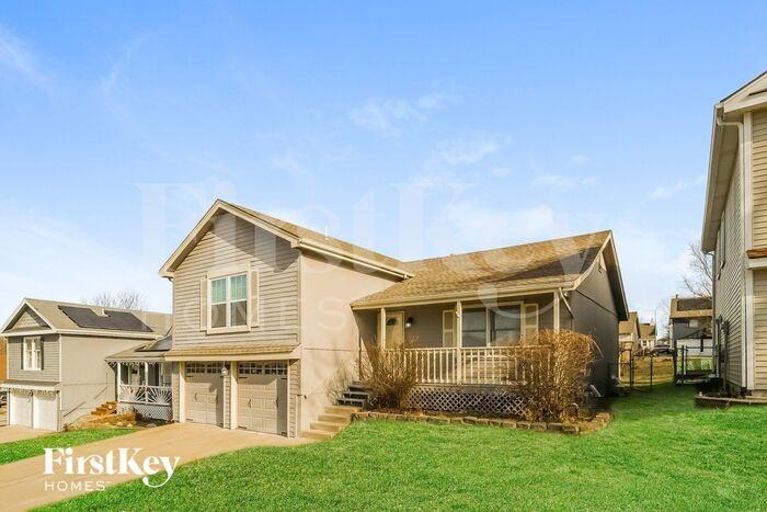 6235 N Hickory Ct - Photo 2 of 16
