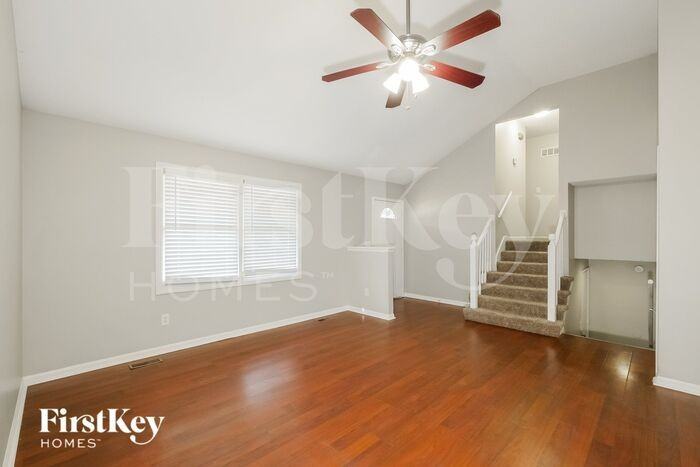 6235 N Hickory Ct - Photo 3 of 16
