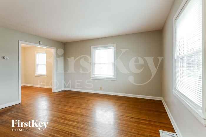 1220 E 46th St - Photo 3 of 16