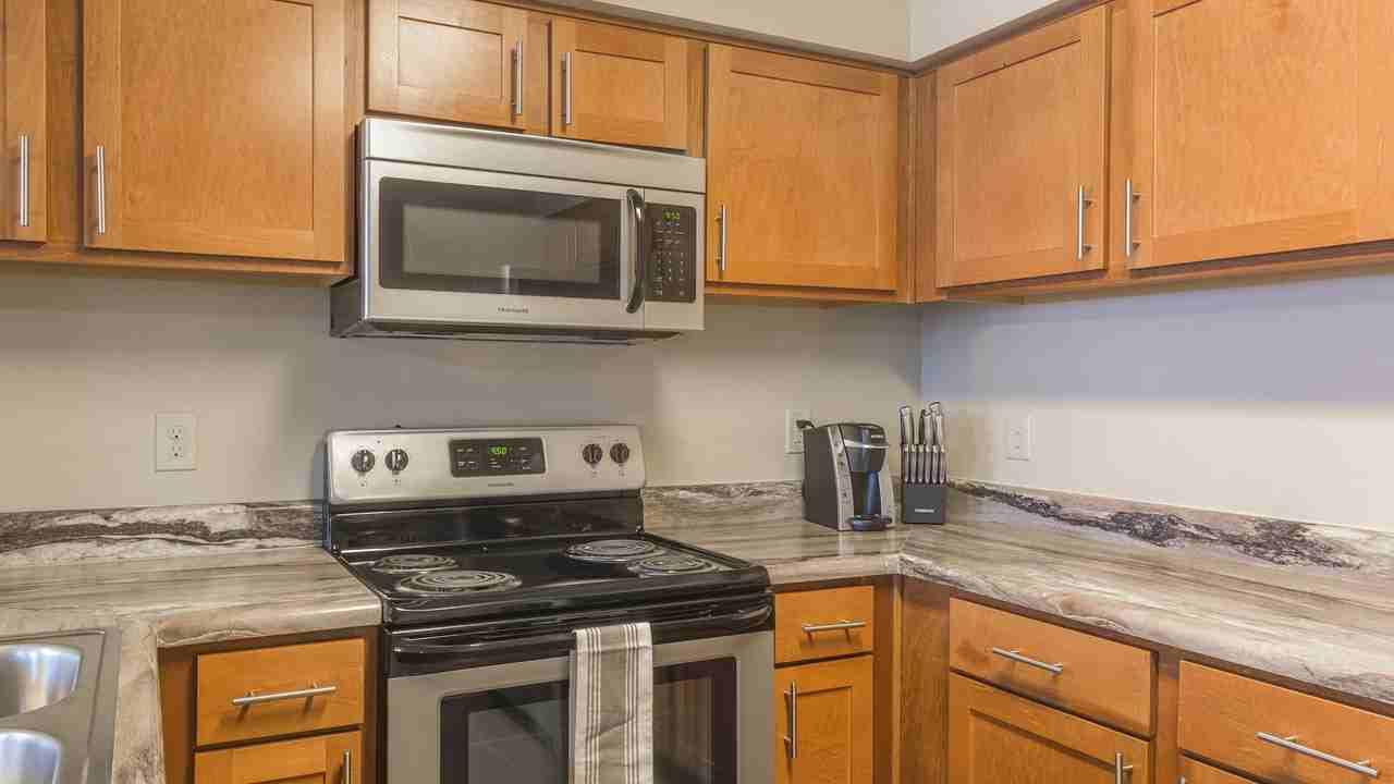 701 W 101st Pl S - Photo 2 of 33