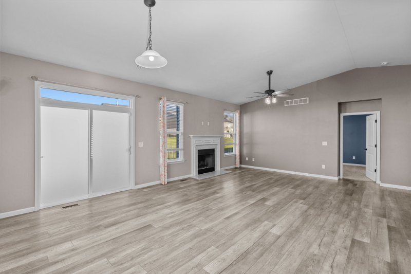 1702 Rivercroft Dr - Photo 3 of 27