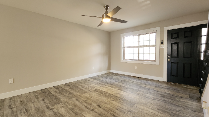 550 S Clay Ave - Photo 3 of 12