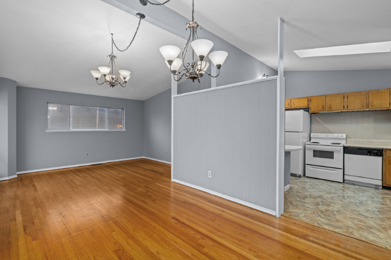 550 Versailles Dr - Photo 7 of 18