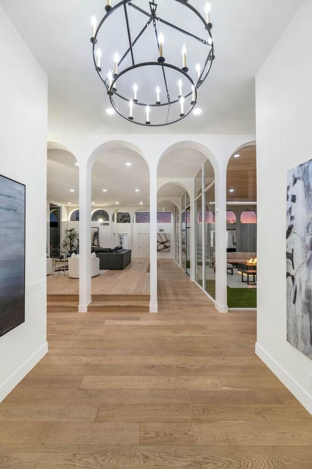 6664 North 40th Street - Photo 3 of 36