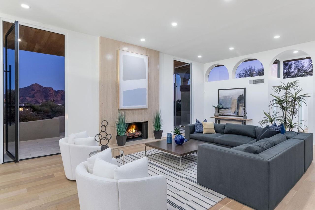 6664 North 40th Street - Photo 4 of 36