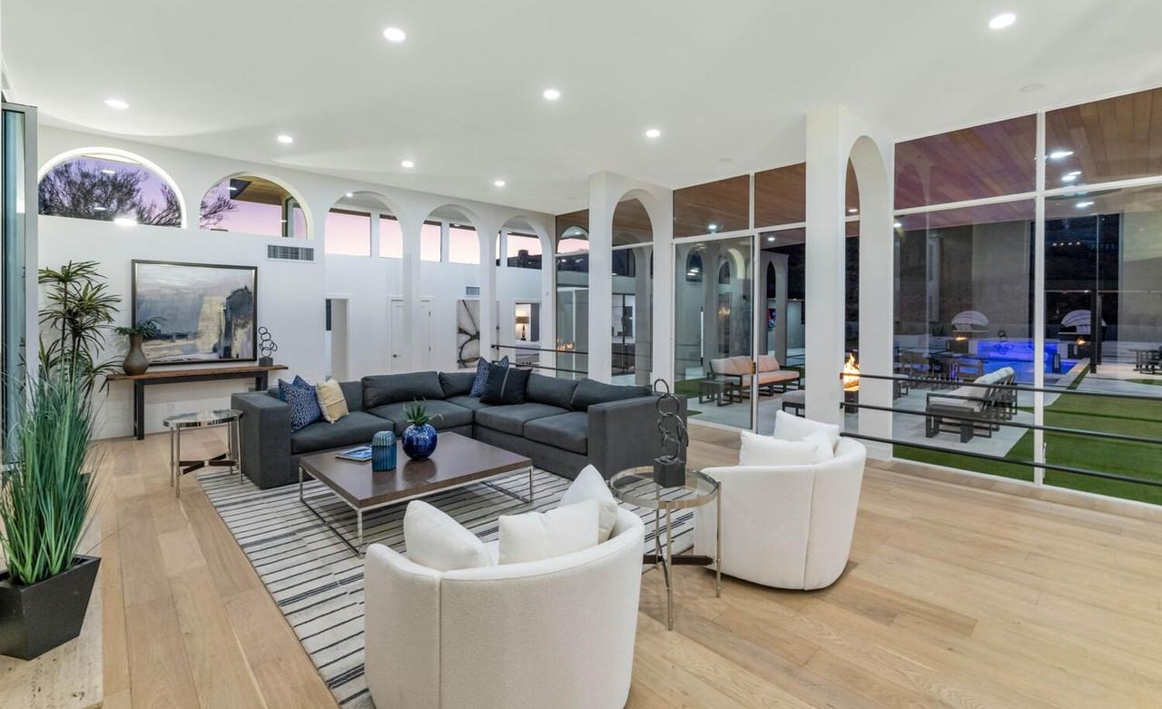 6664 North 40th Street - Photo 6 of 36