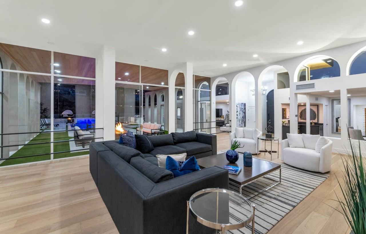 6664 North 40th Street - Photo 7 of 36