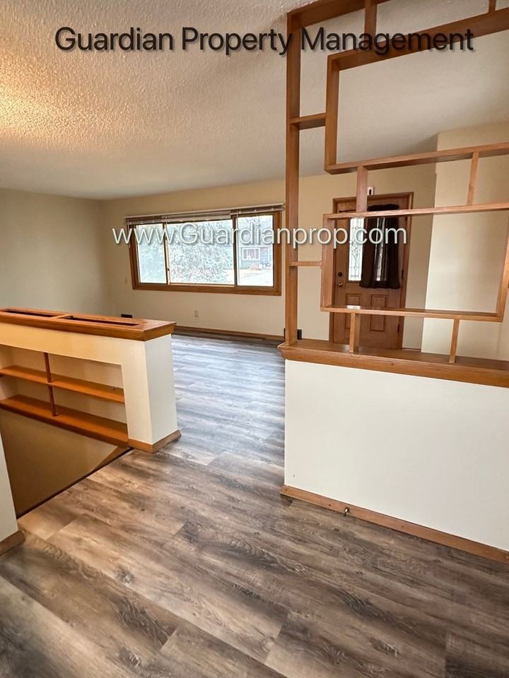 5714 Yates Ave N - Photo 3 of 28