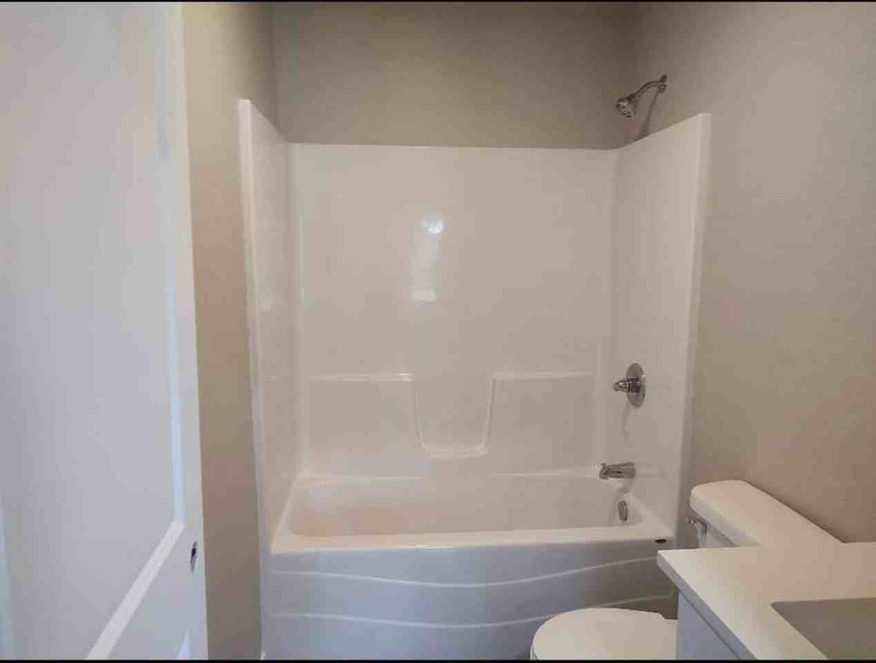 East Bremer Apartments - Photo 2 of 16