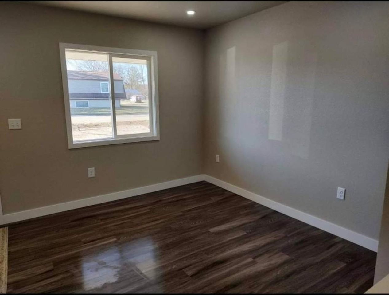 East Bremer Apartments - Photo 3 of 16