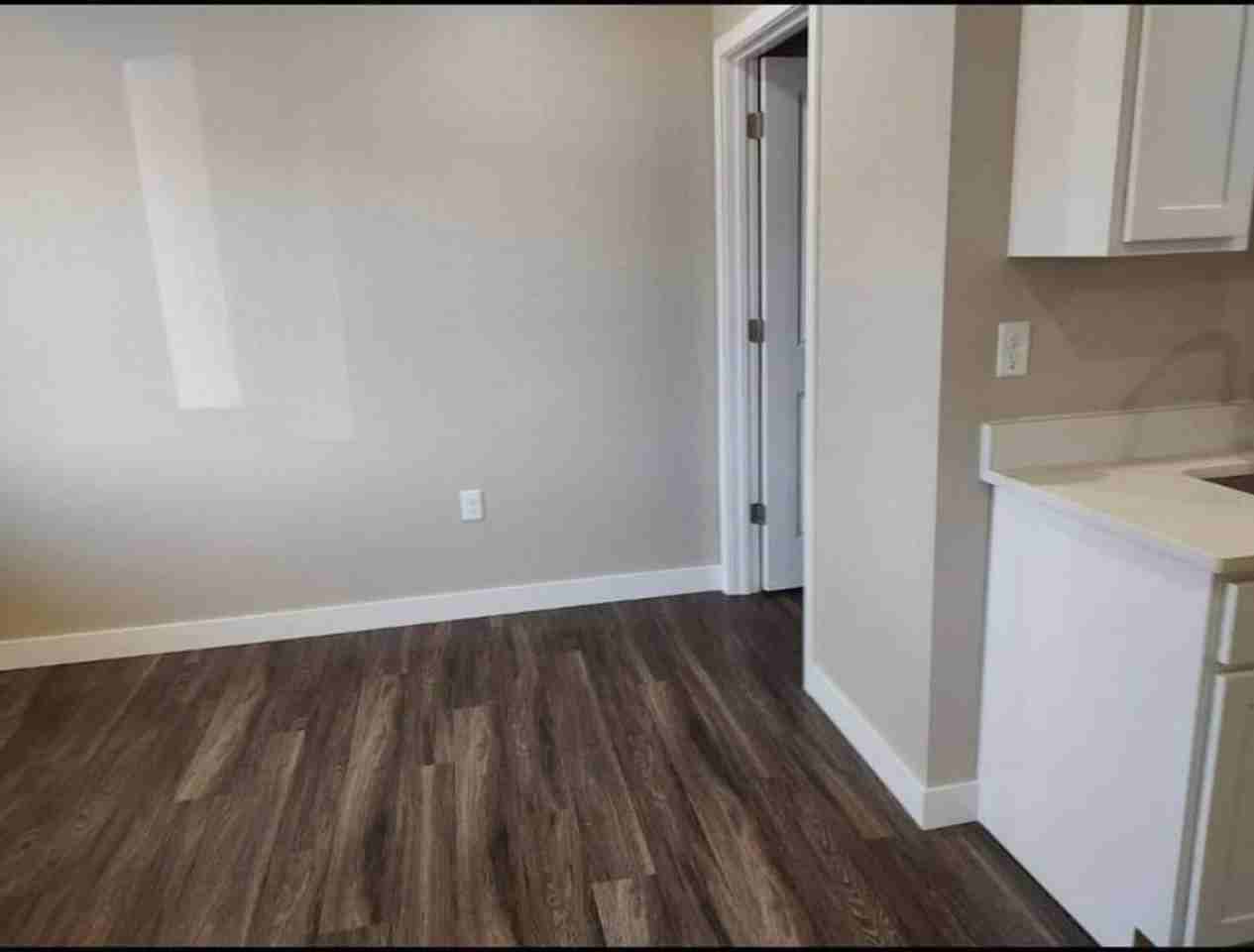 East Bremer Apartments - Photo 4 of 16