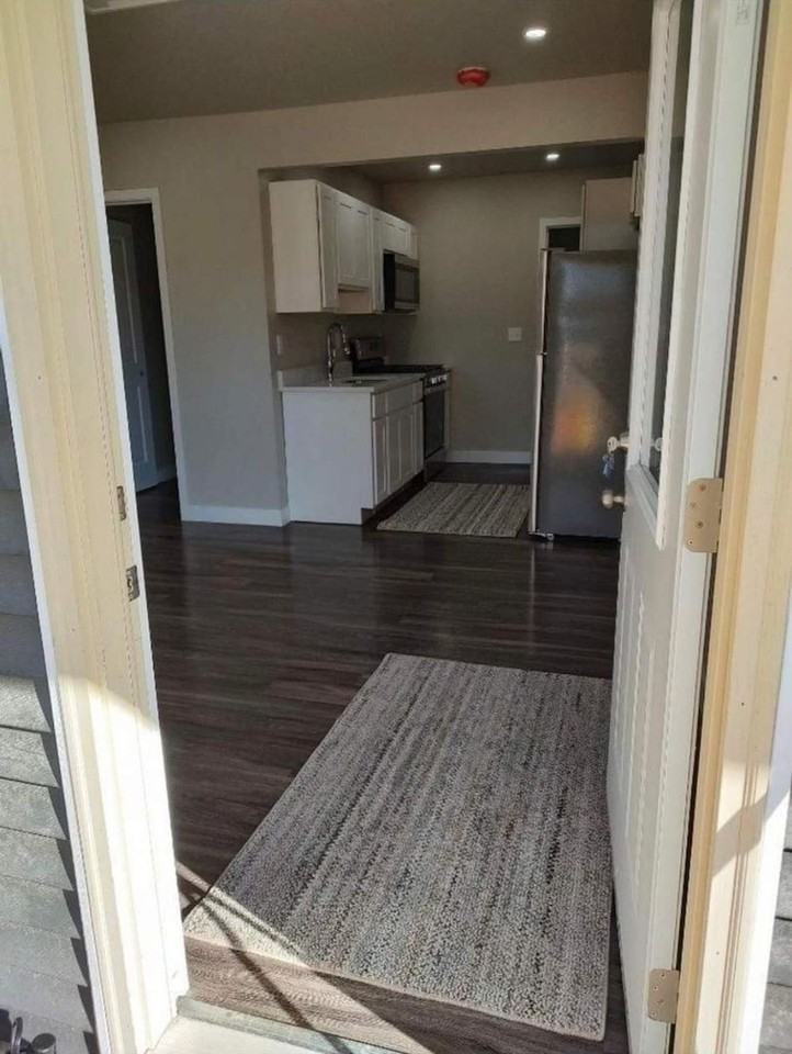 East Bremer Apartments - Photo 5 of 16