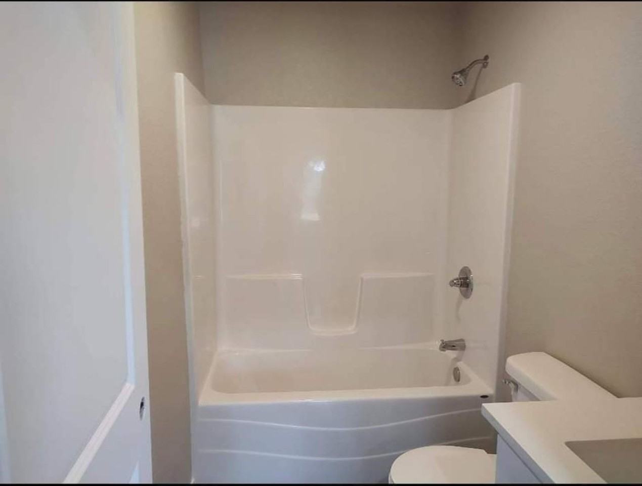 East Bremer Apartments - Photo 6 of 16