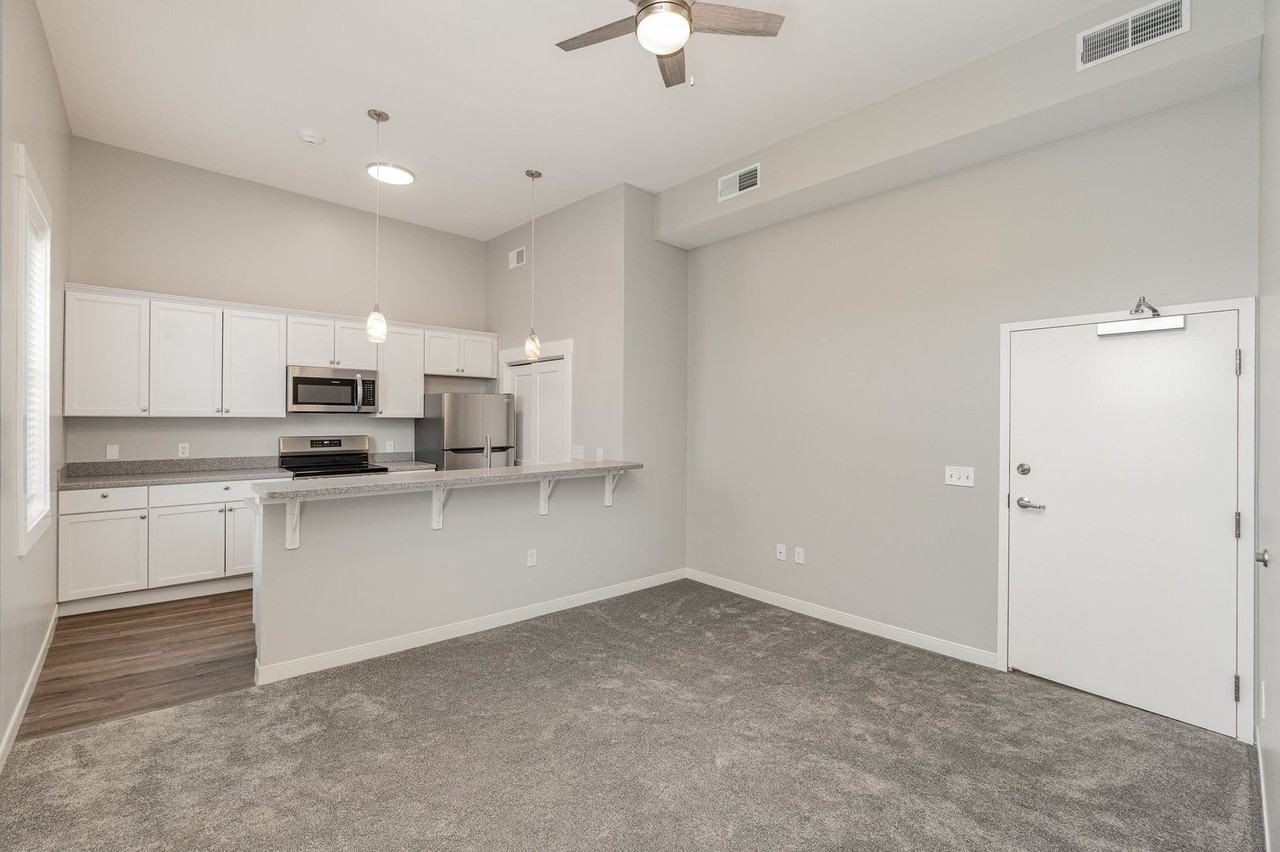 17 E High St - Photo 3 of 35