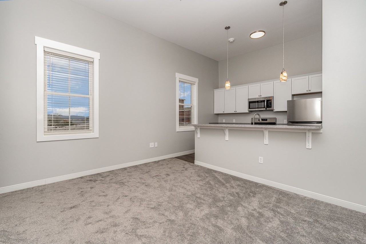 17 E High St - Photo 4 of 35