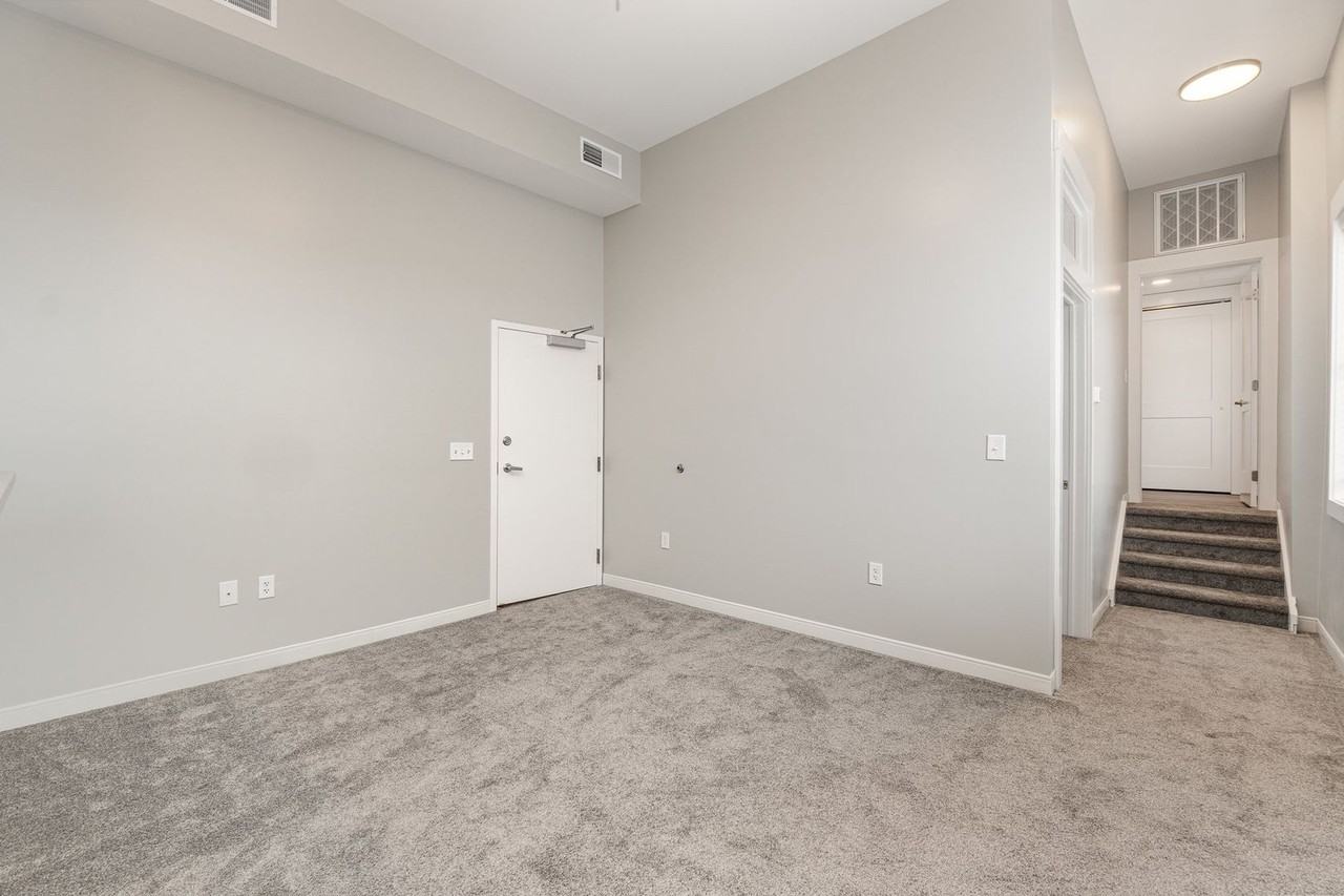 17 E High St - Photo 5 of 35