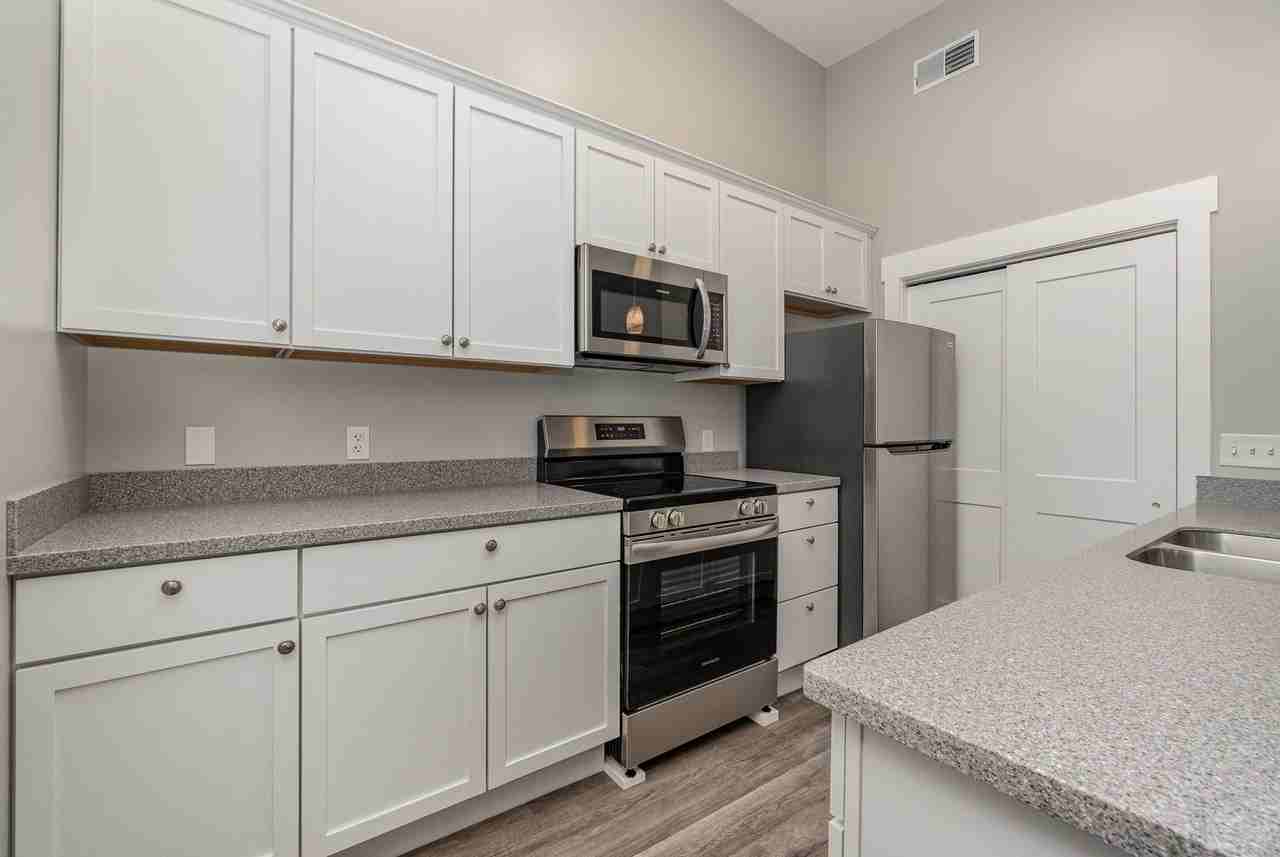 17 E High St - Photo 7 of 35