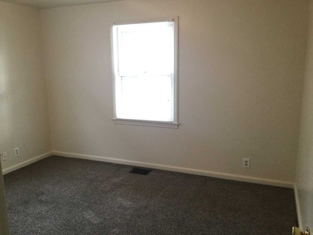 5823 N Teutonia Ave - Photo 3 of 14